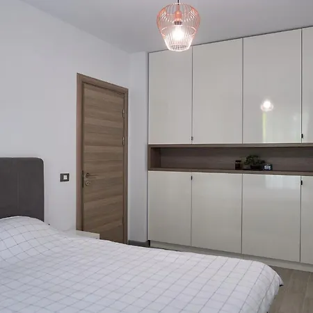 Vibe Apartment- N Pools Navodari
