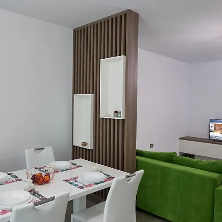 Vibe Apartment- N Pools *